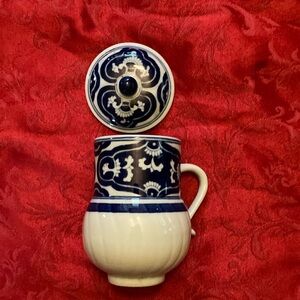 MMA teapot made in China in white and blue